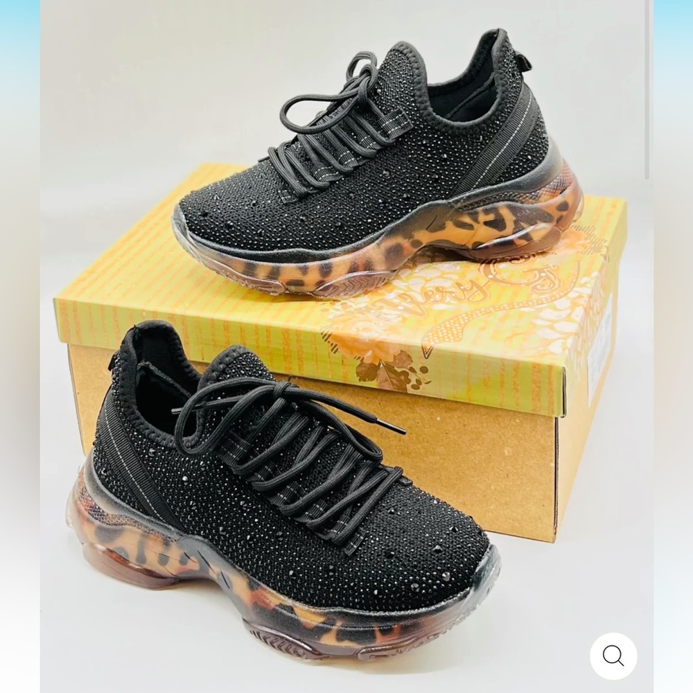 NIB Very G Hella Sneakers Black 6